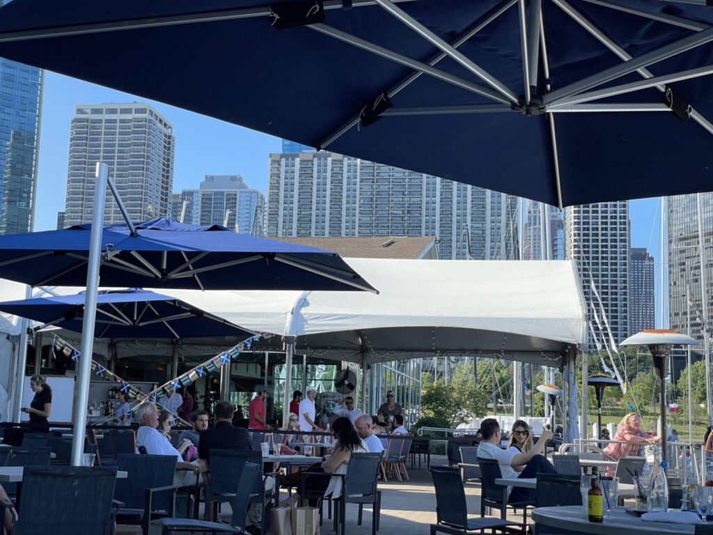 restaurants near chicago yacht club